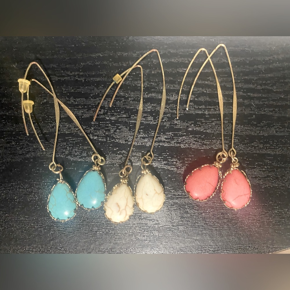 💰2/$10 Earrings set of 3 gold and turquoise pink and cream stones - Picture 1 of 1
